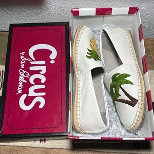 Circus flats with pine apple and pine tree. W~ 7.5